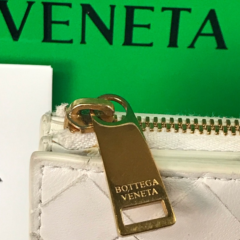 Bottega Veneta Intrecciato Lambskin Leather Wallet ๐ - Picture 11 of 17